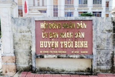 Vụ mua phân, lúa từ công ty xây dựng: Phê bình chủ tịch huyện