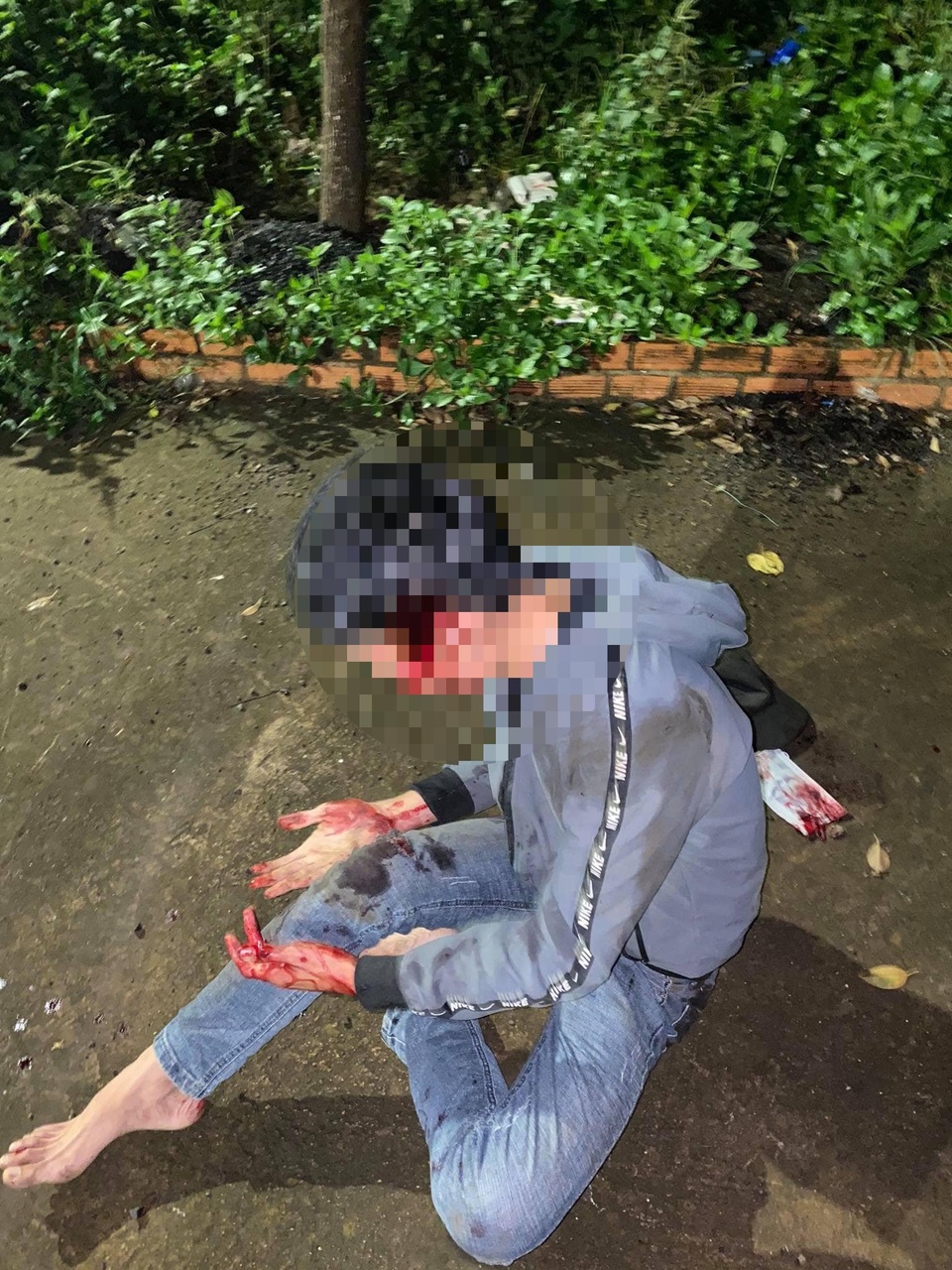 Đường đầy ổ voi, dân liên tục gặp nạn - 4 Đường đầy ổ voi, dân liên tục gặp nạn - 4
