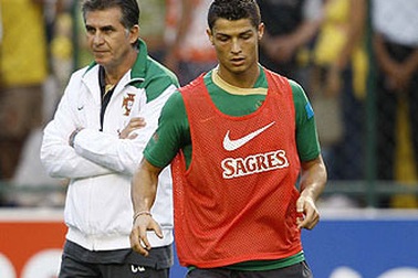 C. Ronaldo bị ép phải tập trung cùng ĐT Bồ Đào Nha