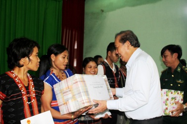 Phó Thủ tướng Trương Hòa Bình kiểm tra việc khắc phục hậu quả lũ lụt