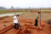 Kỳ công nghề đá ong ở Bình Yên