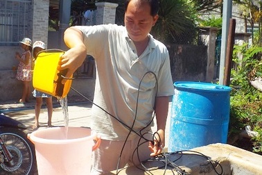 Dân đảo Nha Trang quay cuồng trong cơn khô khát