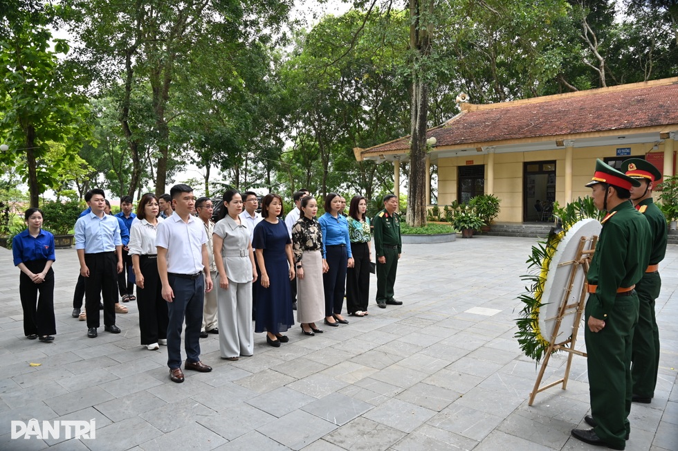 Bộ Nội vụ khánh thành Nhà bia ghi danh liệt sỹ và 10 căn nhà mới ở Nghĩa Lộ - 2 Bộ Nội vụ khánh thành Nhà bia ghi danh liệt sỹ và 10 căn nhà mới ở Nghĩa Lộ - 2