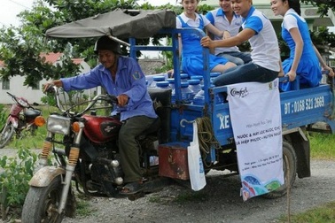 Comfort tặng nước sạch cho 2.000 hộ dân Hiệp Phước, TPHCM