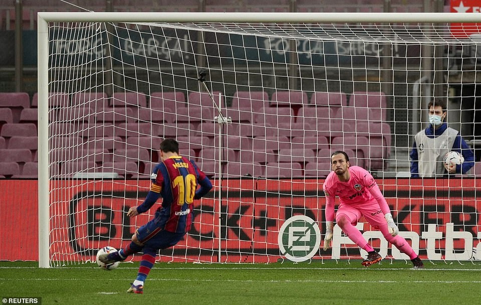 Messi san bằng kỷ lục của Pele, Barcelona vẫn bị Valencia cầm hòa - 6 Messi san bằng kỷ lục của Pele, Barcelona vẫn bị Valencia cầm hòa - 6
