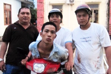 “Hiệp sĩ” hợp sức truy bắt trộm trong nhà công an viên