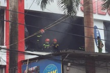 Siêu thị cháy lớn lúc rạng sáng