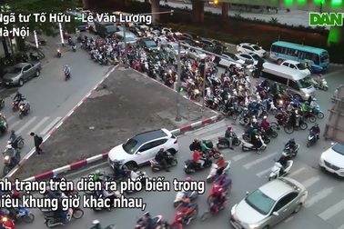 Tránh dừng đèn đỏ, hàng trăm người cố tình chạy xe gắn máy vào đường cấm