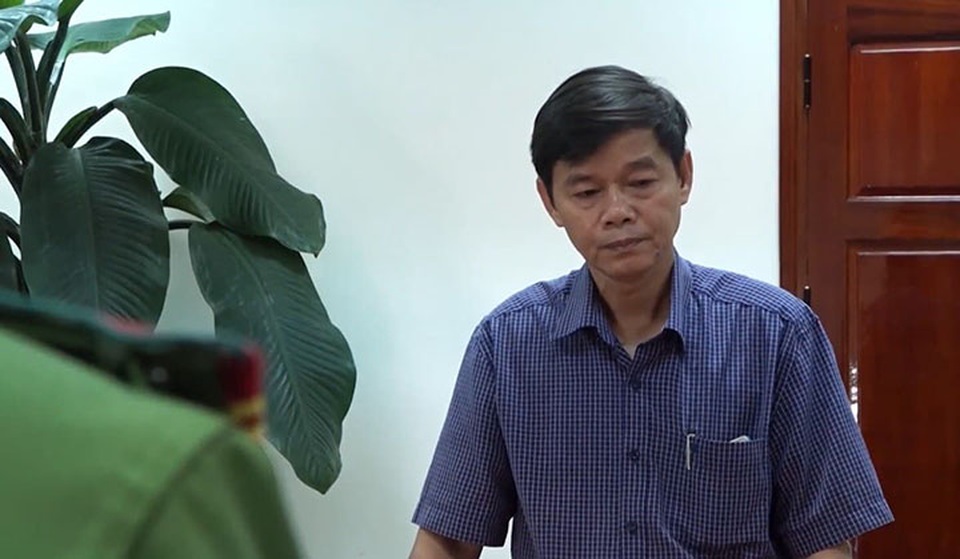 Khởi tố Giám đốc Ban Quản lý rừng phòng hộ tham ô tài sản - 2 Khởi tố Giám đốc Ban Quản lý rừng phòng hộ tham ô tài sản - 2