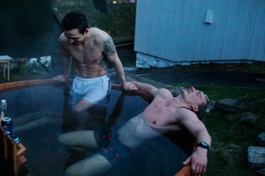 Cuộc sống trên quần đảo nên thơ dư thừa 2.000 đàn ông