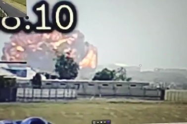 Khoảnh khắc máy bay của Air India bị mất độ cao trong khi đang cất cánh