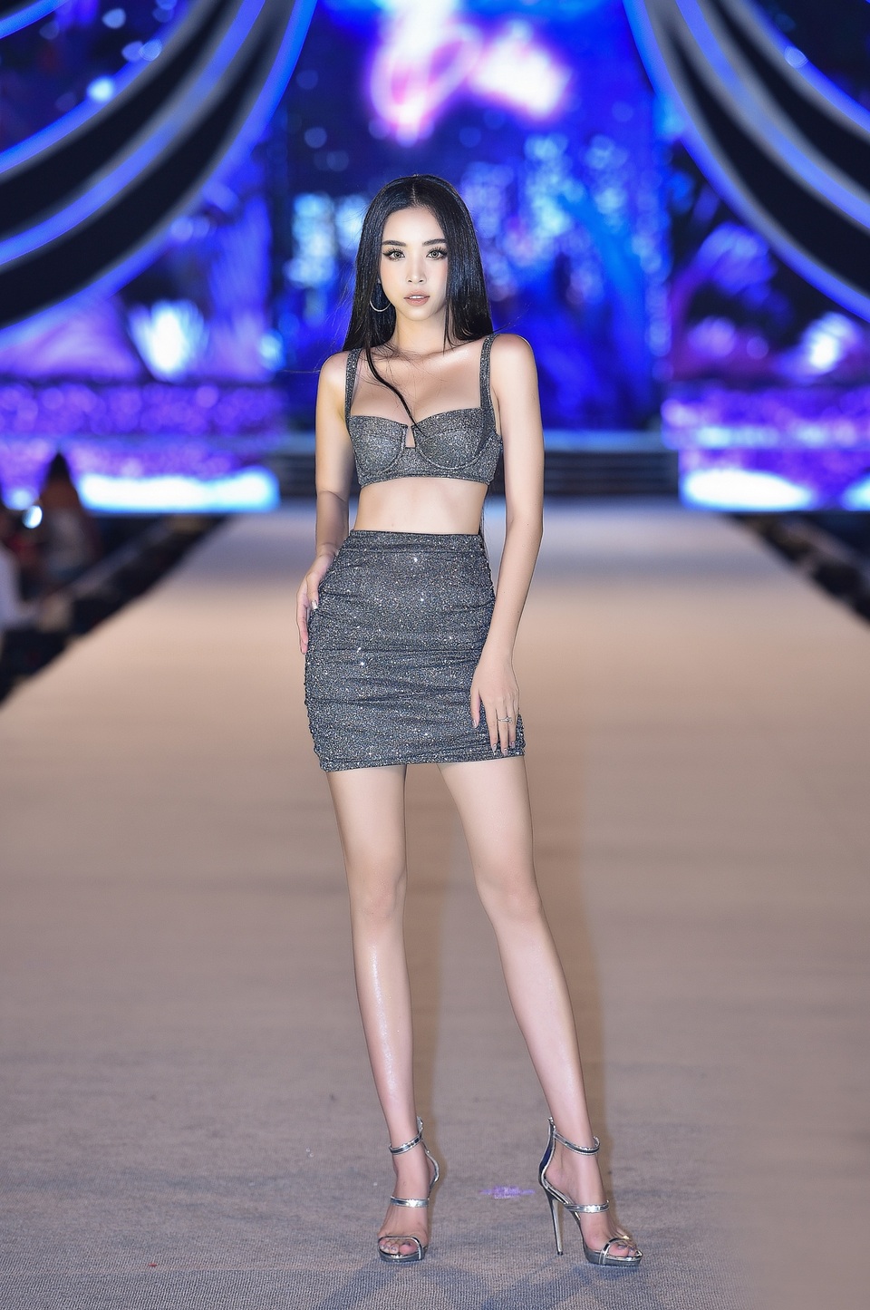 Thảm đỏ Người đẹp Biển “nóng” các chân dài khoe sắc vóc - 5