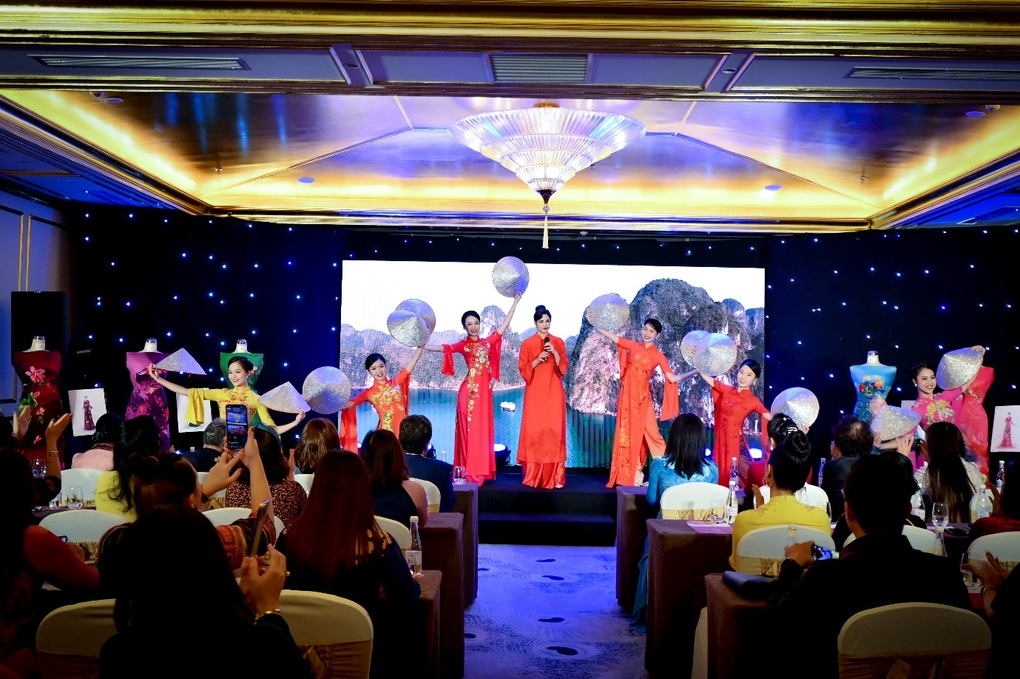 NTK Đỗ Trịnh Hoài Nam làm sống dậy nét thời thượng trong áo dài - 1 NTK Đỗ Trịnh Hoài Nam làm sống dậy nét thời thượng trong áo dài - 1