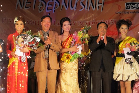 Nét đẹp nữ sinh trường CĐ Kinh tế kỹ thuật Nghệ An