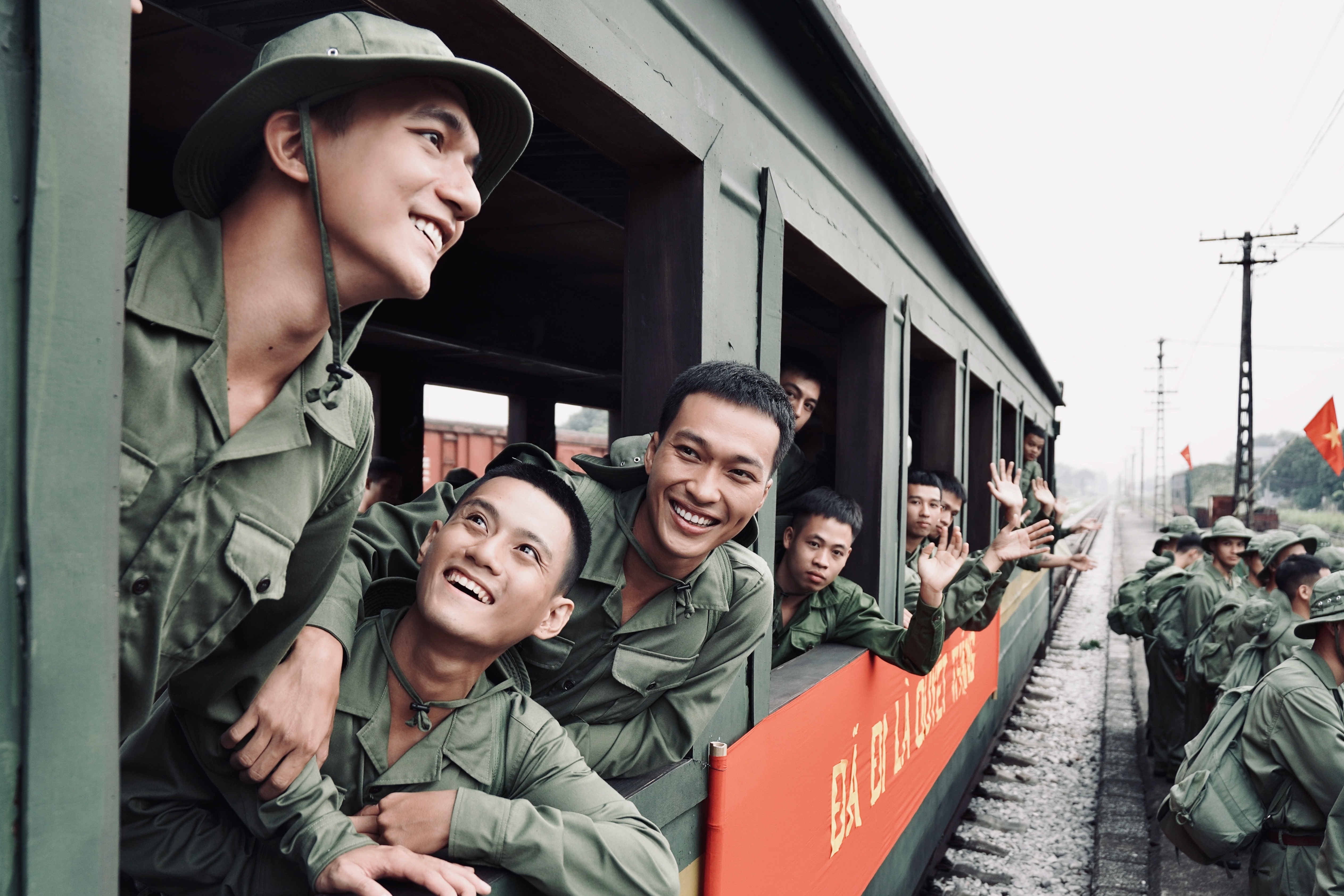 Mưa đỏ không kể khổ lấy nước mắt, vì sao khán giả rung động? - 1