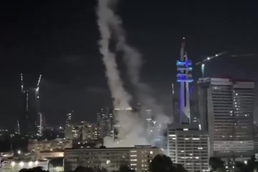 Tên lửa đạn đạo Iran vượt qua lưới lửa phòng không Israel