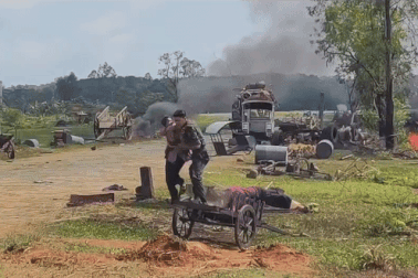 Em bé khóc thét ở cảnh bom nổ phim "Mưa đỏ": Người mẹ kể chuyện hậu trường