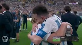Người phụ nữ vinh hạnh được Messi ôm đầu tiên sau trận chung kết