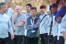 Cổ động viên yêu cầu Chủ tịch Liên đoàn bóng đá Hàn Quốc từ chức