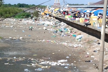 Bạc Liêu: Du khách ngao ngán cảnh rác "bủa vây" kín bãi biển