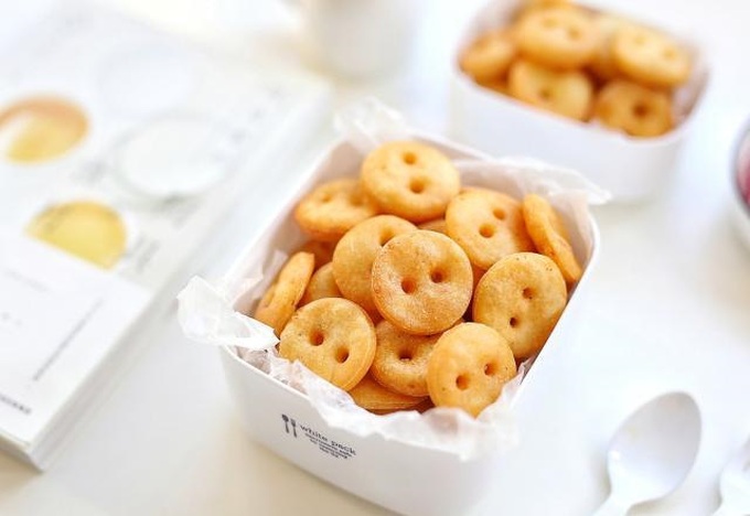 Không cần lò nướng, mẹ làm snack khoai tây nhỏ xinh giòn tan cho bé ăn vặt cực dễ dàng - Ảnh 5. Không cần lò nướng, mẹ làm snack khoai tây nhỏ xinh giòn tan cho bé ăn vặt cực dễ dàng - Ảnh 5.