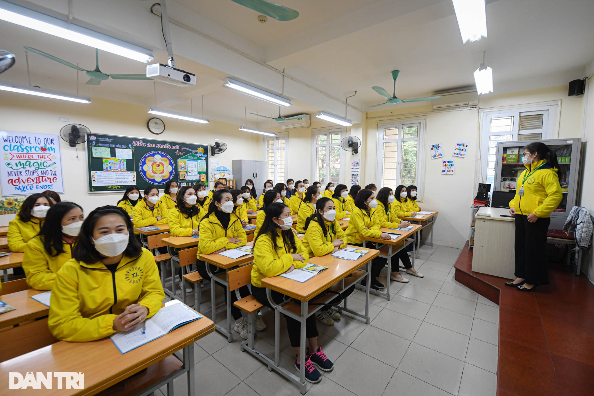 Giáo viên ở Hà Nội vào vai học sinh diễn tập đón trẻ lớp 1-6 trở lại trường - 5 Giáo viên ở Hà Nội vào vai học sinh diễn tập đón trẻ lớp 1-6 trở lại trường - 5