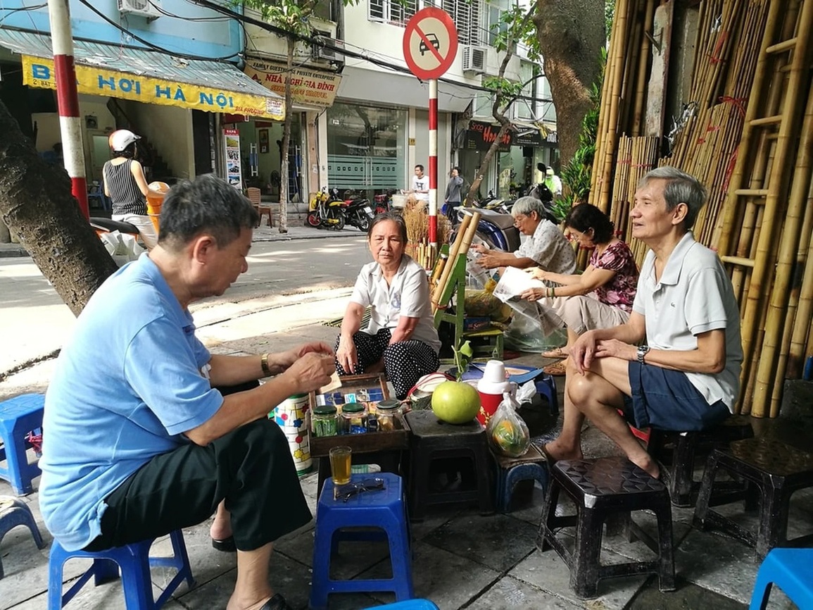 Trà đá - Đồ uống giản dị được khách Tây ca ngợi là người hùng thầm lặng - 2 Trà đá - Đồ uống giản dị được khách Tây ca ngợi là người hùng thầm lặng - 2