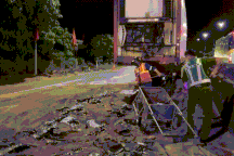 Hình ảnh công an dọn dầu loang trên quốc lộ nhận "mưa" lời khen