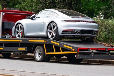 Hàng trăm chiếc Porsche ngừng hoạt động đầy bí ẩn tại Nga, chủ xe lo lắng