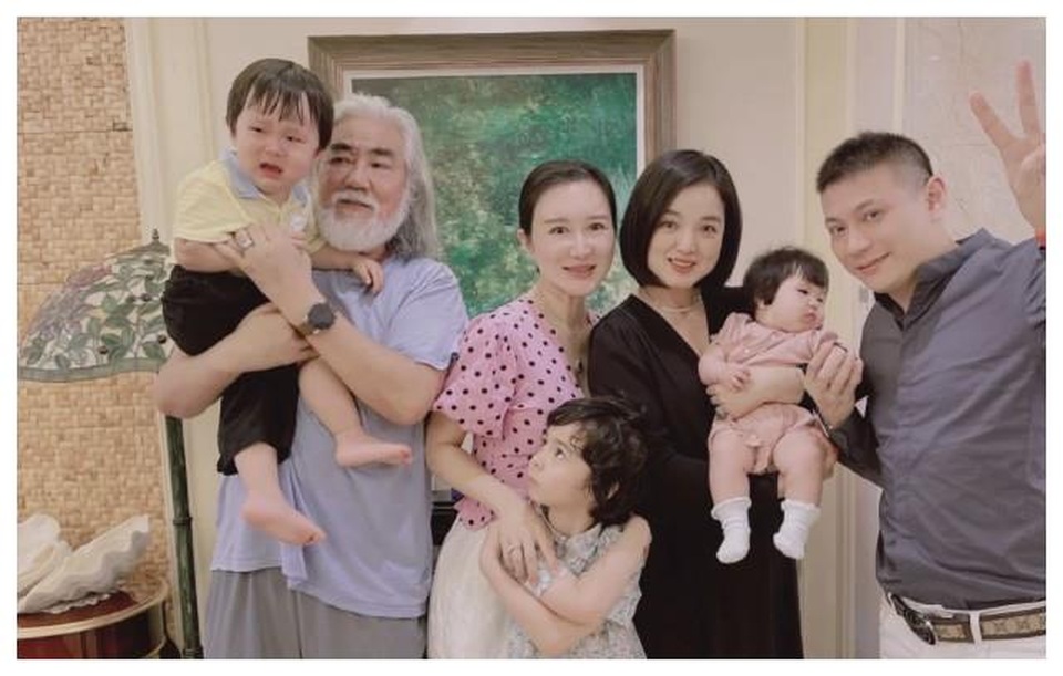 Tuổi thất thập, đạo diễn Trương Kỷ Trung vui thú ở nhà... bế con - 8 Tuổi thất thập, đạo diễn Trương Kỷ Trung vui thú ở nhà... bế con - 8