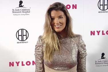 Amy Willerton quyến rũ dự tiệc
