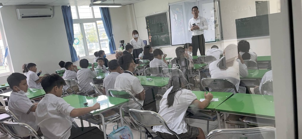 Hà Nội: Nhiều học sinh bị dị ứng nghi do trường phun thuốc diệt muỗi - 1 Hà Nội: Nhiều học sinh bị dị ứng nghi do trường phun thuốc diệt muỗi - 1
