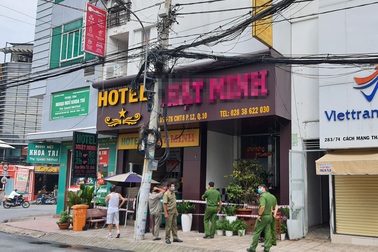 Cháy khách sạn 5 tầng ở Sài Gòn, 2 người thương vong