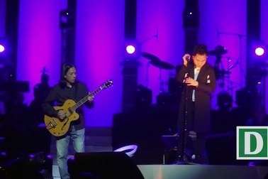 Tùng Dương- Hà Trần hát "Quê nhà".