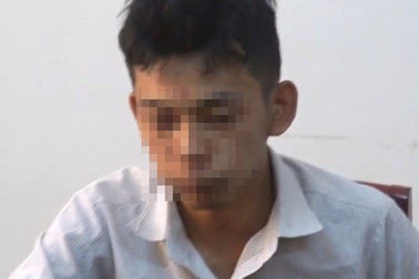 “Nghịch tử” cầm dao đuổi đánh cha rồi đánh cả công an