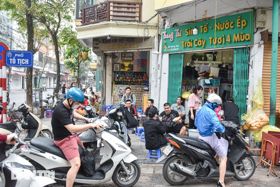 Quán bánh mỳ bảo thủ thời bao cấp mỗi buổi sáng hết bay 400 cái - 2 Quán bánh mỳ bảo thủ thời bao cấp mỗi buổi sáng hết bay 400 cái - 2