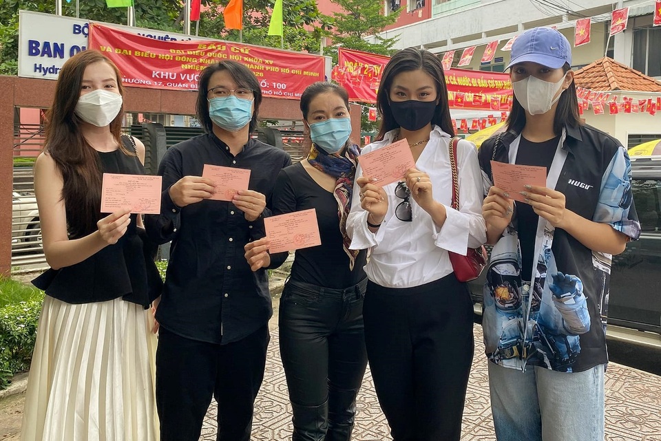 Nghệ sĩ Việt cả nước tích cực tham gia bầu cử trong ngày hội toàn dân - 6 Nghệ sĩ Việt cả nước tích cực tham gia bầu cử trong ngày hội toàn dân - 6