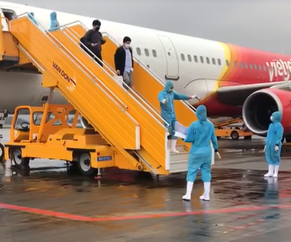 Người Việt có nhu cầu về nước phải đăng ký để được đón theo từng đợt - 1 Người Việt có nhu cầu về nước phải đăng ký để được đón theo từng đợt - 1