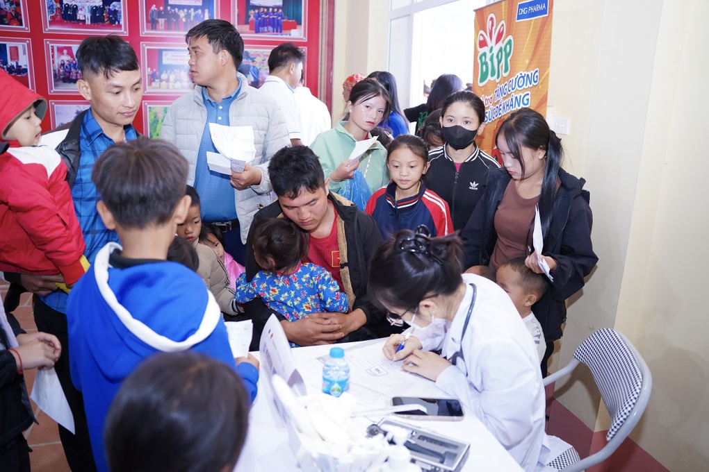 DHG Pharma ដំណើរនៃការផ្សព្វផ្សាយសេចក្ដីស្រឡាញ់ និងនាំភាពកក់ក្ដៅដល់ឡៅ កៃ - ៣ Hành trình DHG Pharma gieo yêu thương, mang nắng ấm đến Lào Cai - 3