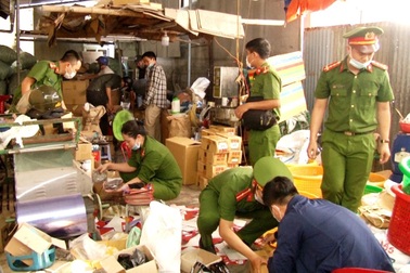 Công an thu giữ hàng vạn phụ tùng xe mô tô giả