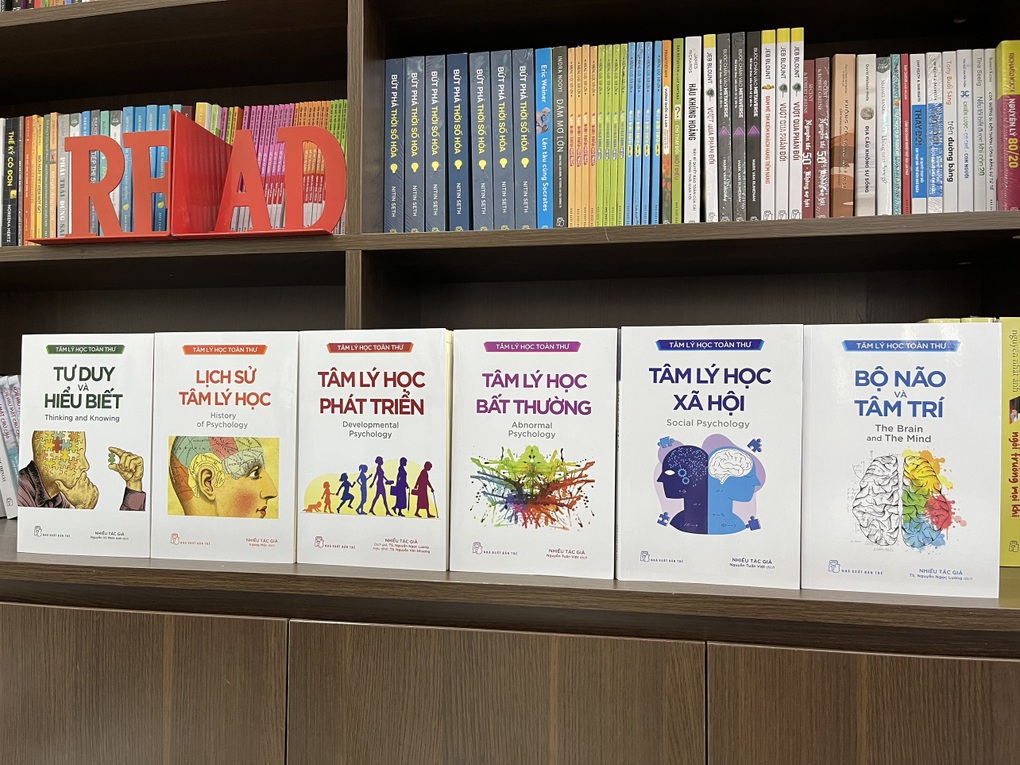 Sách tâm lý học: Bất cứ ai đều có thể mắc bệnh tâm lý dù có vẻ bình thường - 1 Sách tâm lý học: Bất cứ ai đều có thể mắc bệnh tâm lý dù có vẻ bình thường - 1