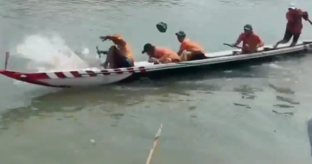 Vụ đội đua ghe nhận mưa vật cứng ở Thừa Thiên Huế: Công an vào cuộc - 1 Vụ đội đua ghe nhận mưa vật cứng ở Thừa Thiên Huế: Công an vào cuộc - 1