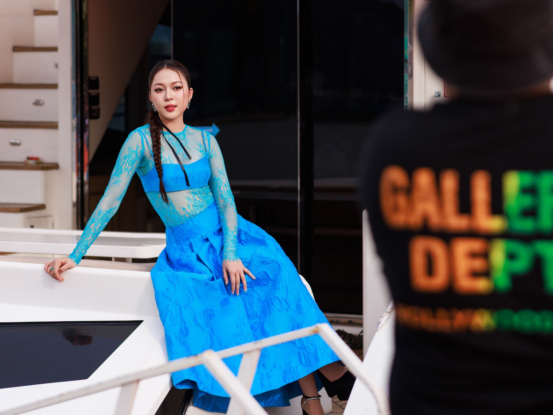 Thanh Lam và chồng bác sĩ sánh đôi dự show thời trang bên bờ sông Hàn - 14 Thanh Lam và chồng bác sĩ sánh đôi dự show thời trang bên bờ sông Hàn - 14