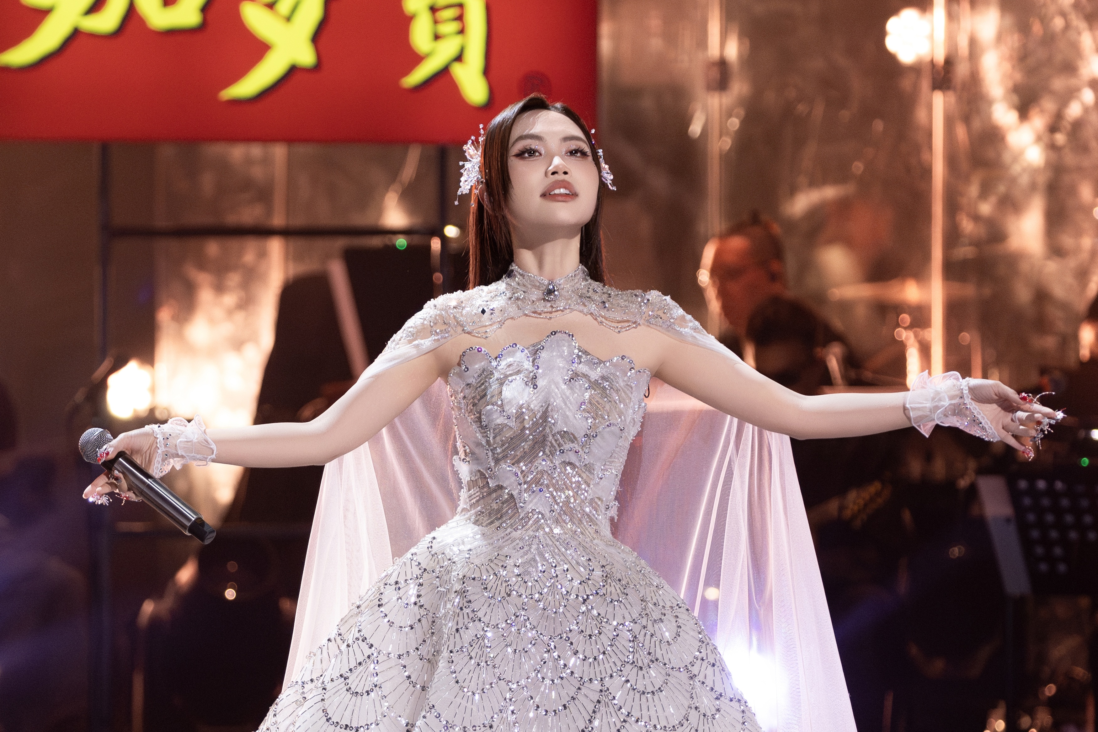 Phương Mỹ Chi hát hit Sơn Tùng ở chung kết Sing! Asia: Dân mạng tranh cãi - 2