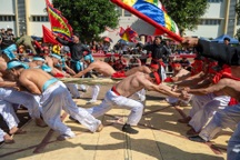 Trai tráng từ khắp các tỉnh miền Bắc về Hà Nội thi tài kéo co