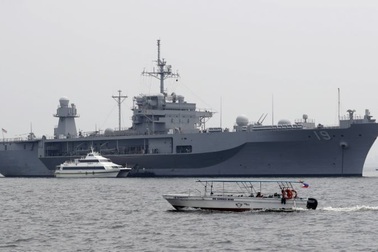 Tàu chỉ huy hiện đại nhất của Hải quân Mỹ đi qua Biển Đông