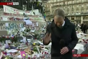 Phóng viên bật khóc khi đưa tin từ Paris sau vụ khủng bố