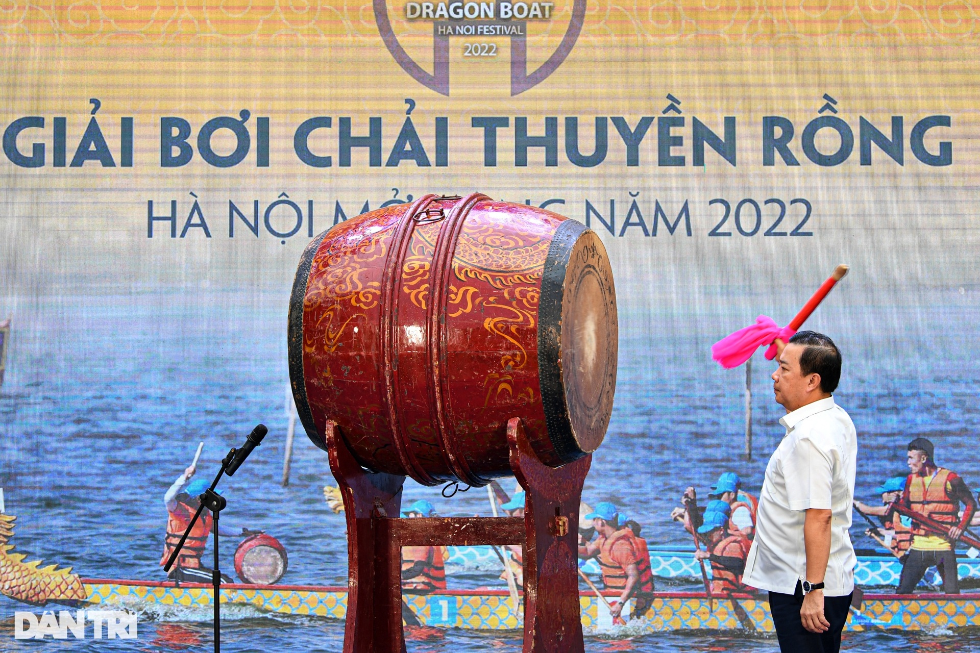 Các Đại sứ quán thi đấu sôi nổi ở giải Bơi chải thuyền rồng Hà Nội - 1 Các Đại sứ quán thi đấu sôi nổi ở giải Bơi chải thuyền rồng Hà Nội - 1