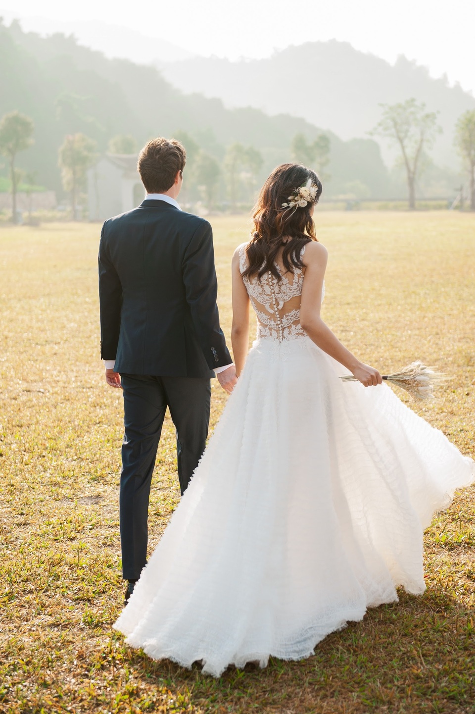 Trước thềm hôn lễ với chồng Tây, Hoàng Oanh khoe trọn ảnh cưới như mơ - 15 Trước thềm hôn lễ với chồng Tây, Hoàng Oanh khoe trọn ảnh cưới như mơ - 15