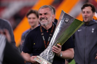 Tottenham sa thải huấn luyện viên vô địch Europa League